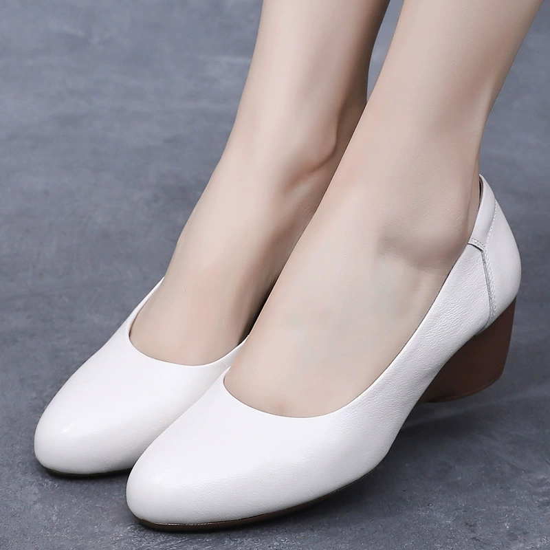 Кожаные одиночные туфли 2025 новый весенний летний круглый туфли мягкие кожаные туфли с неглубоким уклоном на мягком подошве женская обувь для комфорта