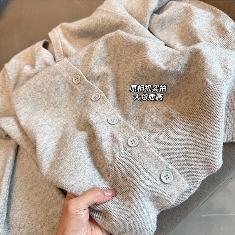 乳系の優しいショートニットのカーディガン女性の春秋気質の中にセーターのコートを着て、年齢を減らします。