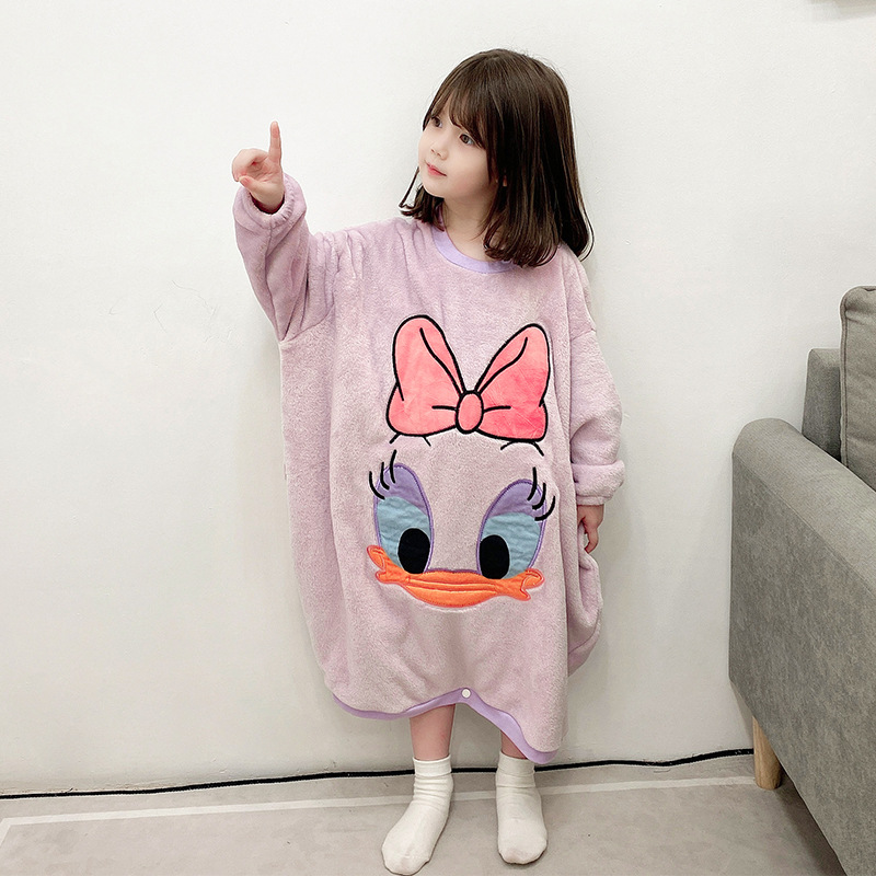 F999 # Фланелевая ночная рубашка Daisy Duck