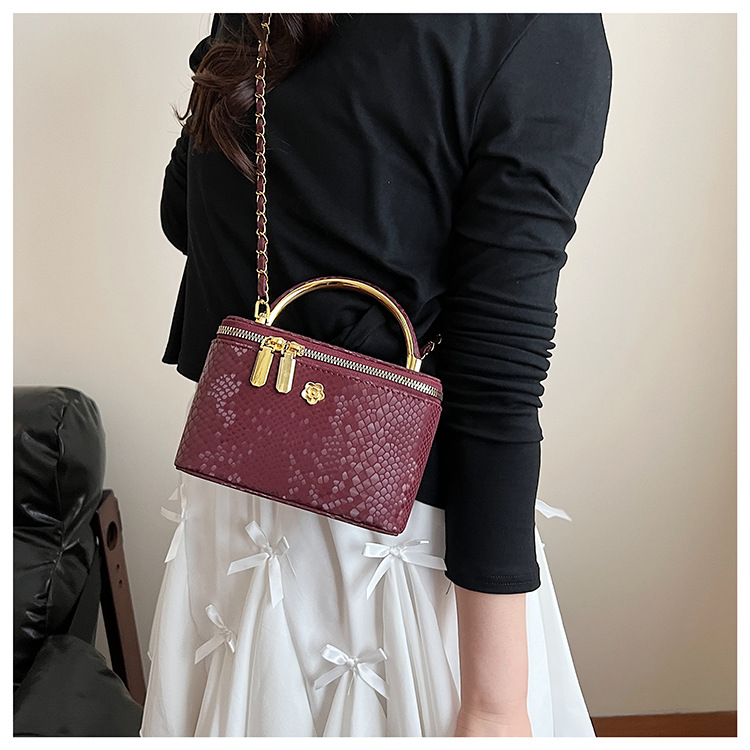 Caja portátil Xiaoxiangfeng Bolso cuadrado pequeño Mujer 2025 Nuevo patrón de serpiente transfronterizo Bolso bandolera de moda de alta gama