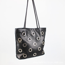 �W���T��U�Նμ������L�r��ˮͰ��Ů���ٴ��~�۴ſ�����б���