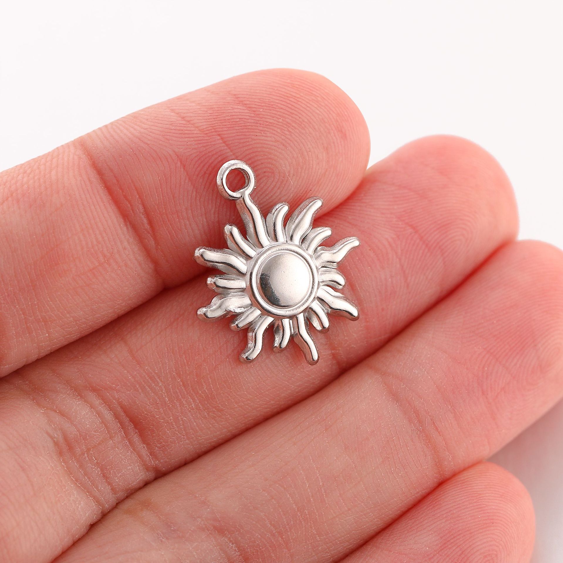Sun Pattern 1 Piece 17 * 20mm 304 Stainless Steel 18K Gold Plated Sun Pendant