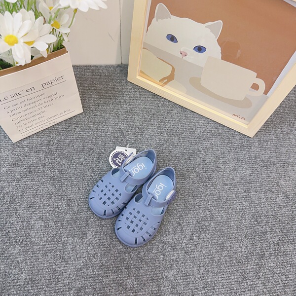 Fashionable beach non-slip sandals