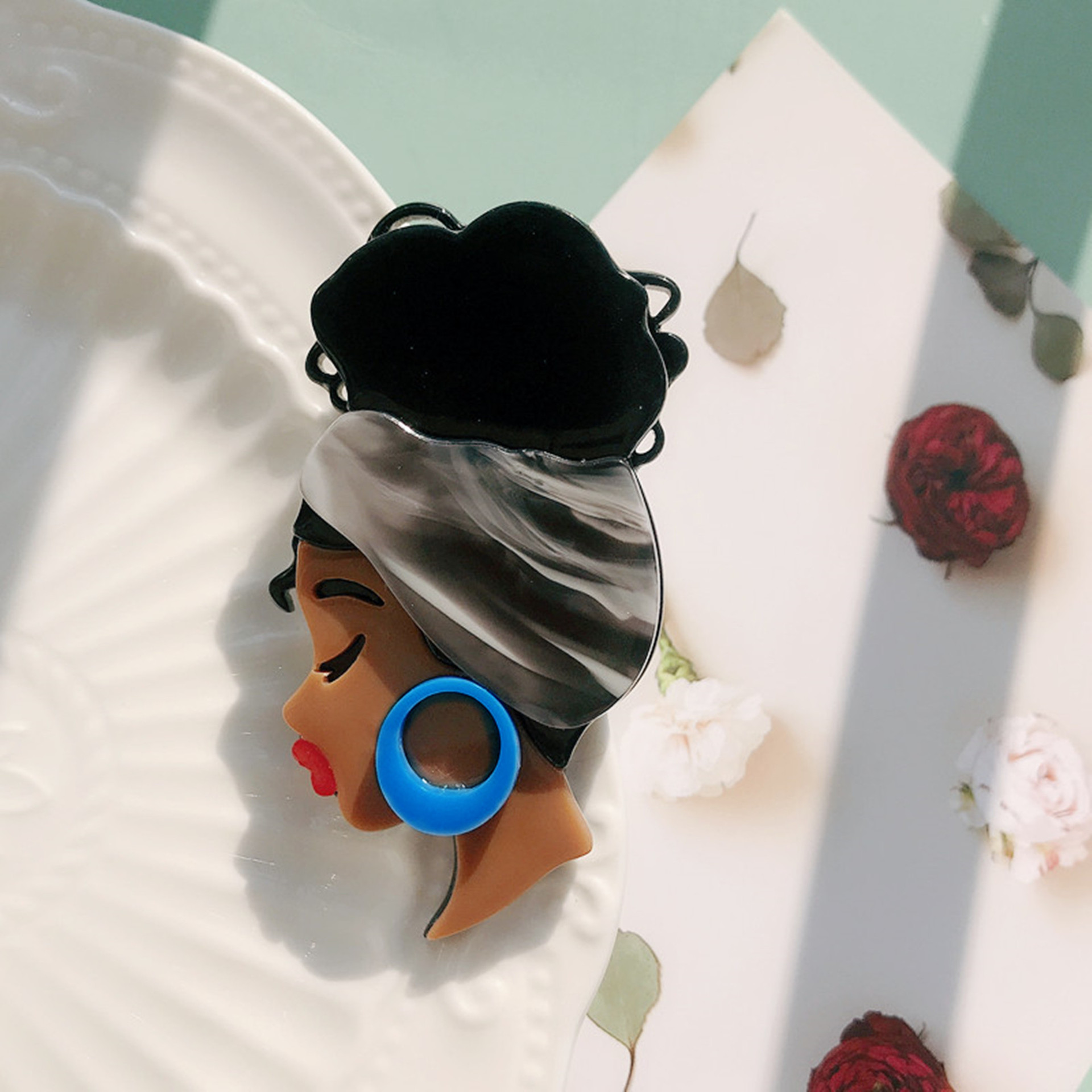 European and American fashion African girl brooch personality retro acrylic badge high sense corsage pin wholesale