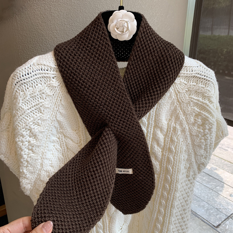 Korean-style cross-knit scarf for women, autumn and winter vintage perforated neck warmer, versatile neck protector to pair with sweaters, simple and stylish