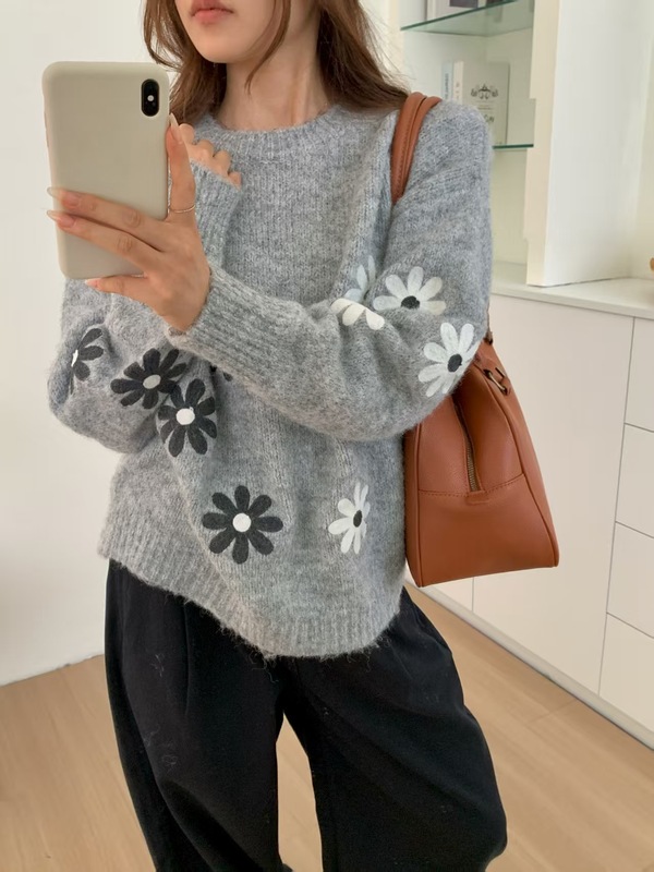 韩系设计感花朵刺绣套头毛衣女秋冬季新款宽松显瘦百搭长袖针织衫|undefined