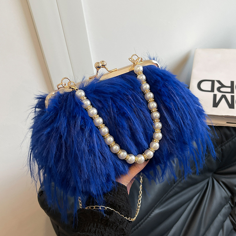 Women's Exquisite furry plush bag messenger bag autumn and winter plush bag pearl chain handbag_voghion.com