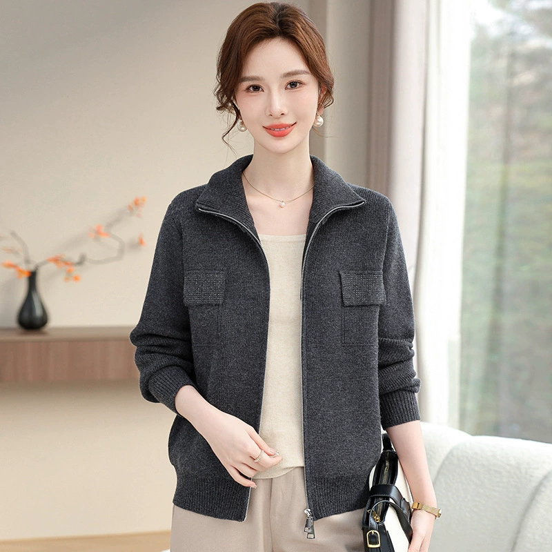 Мама одевается весной и осенью на молнии свитер 2025 новый средний и пожилой женский модный темперамент кардиган на платье