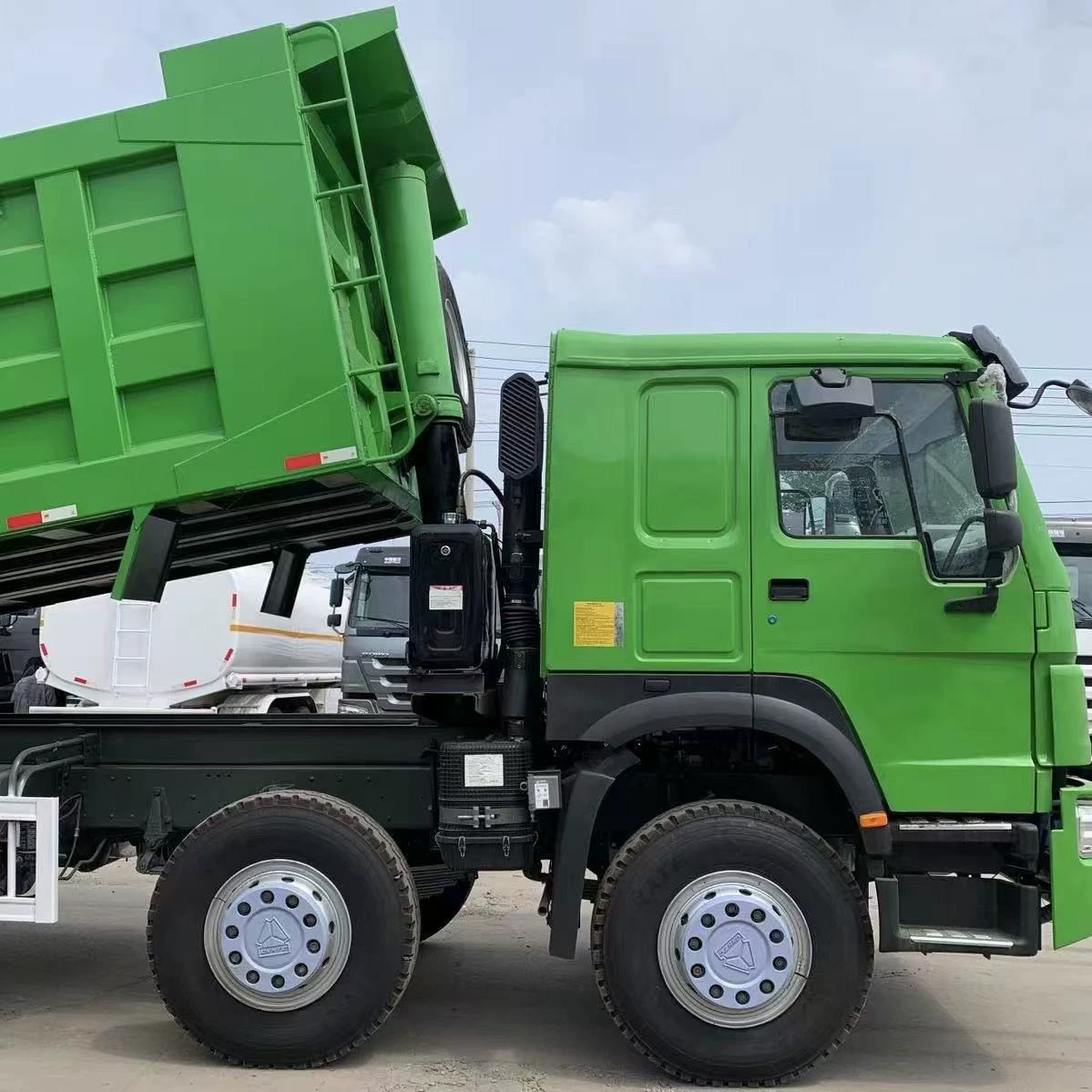 Экспорт бывших в употреблении восстановленных самосвалов SINOTRUK HOWO 6X4, бывших в употреблении самосвалов HOWO