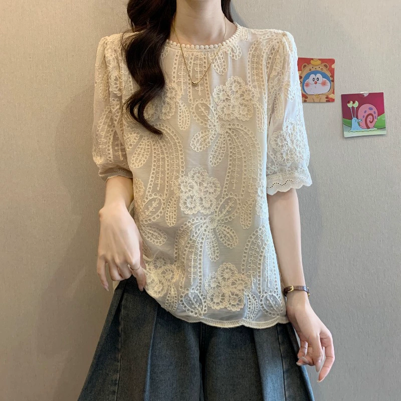 Европейская сверхпрочная женская футболка с короткими рукавами и кружевной вышивкой, лето 2025, большой размер, толстый мм, закрывающий тело и красивый топ для похудения