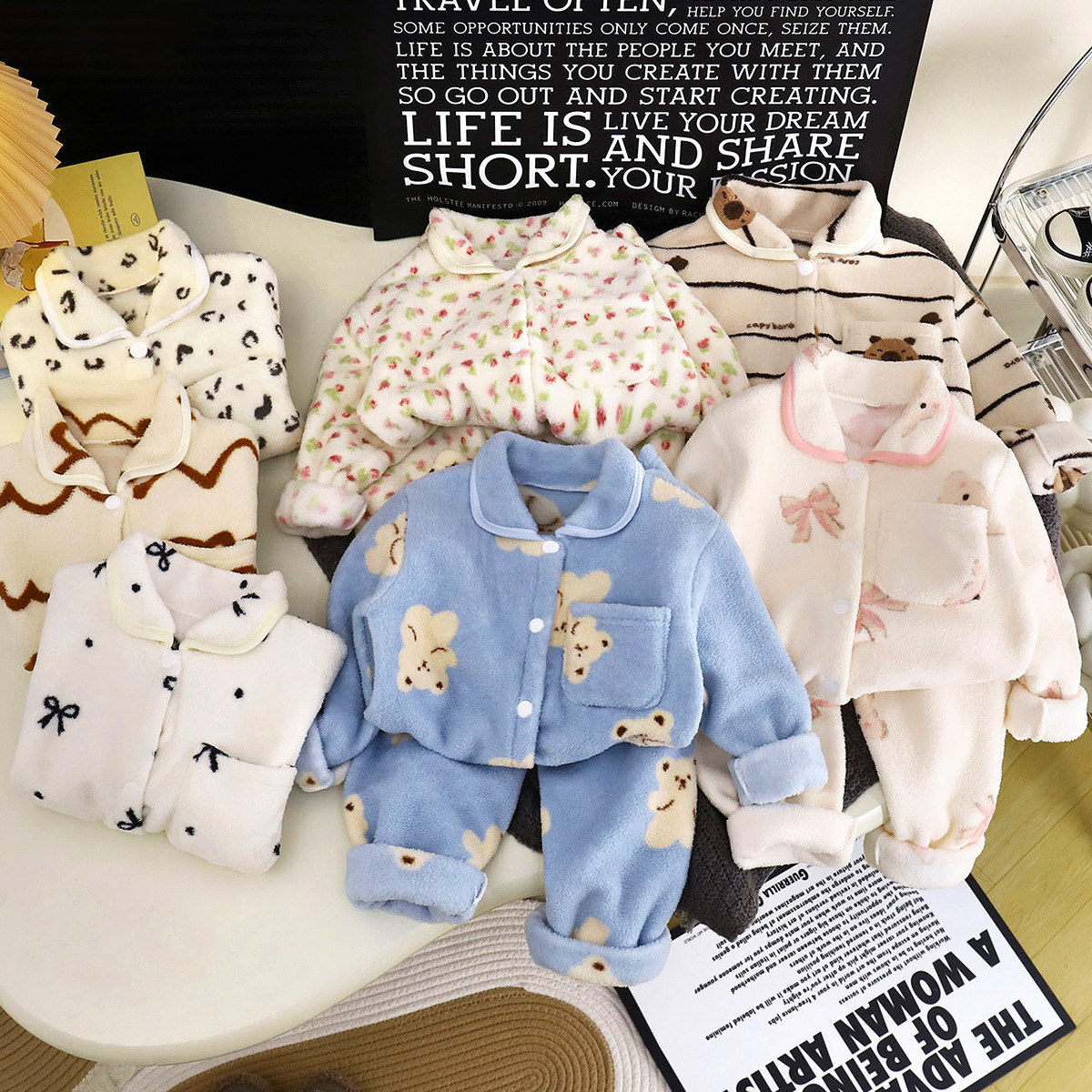 Pajamas infantiles nuevos niños con camisa de fibrillas para niñas más gruesas ropa cálida para el hogar Cardigan ropa infantil al por mayor