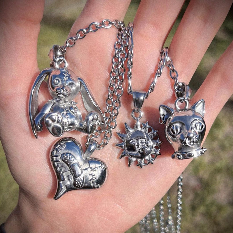 Cross-border Europe and the United States new hip-hop style punk style personality necklace rabbit metamorphosis sun and moon kiss network cat necklace
