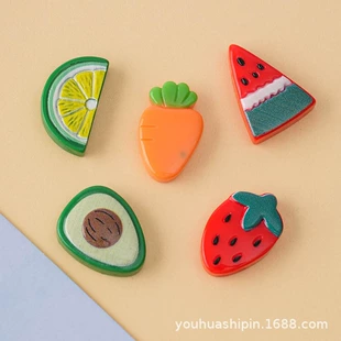Вишни и клубника из смолы для рукоделия