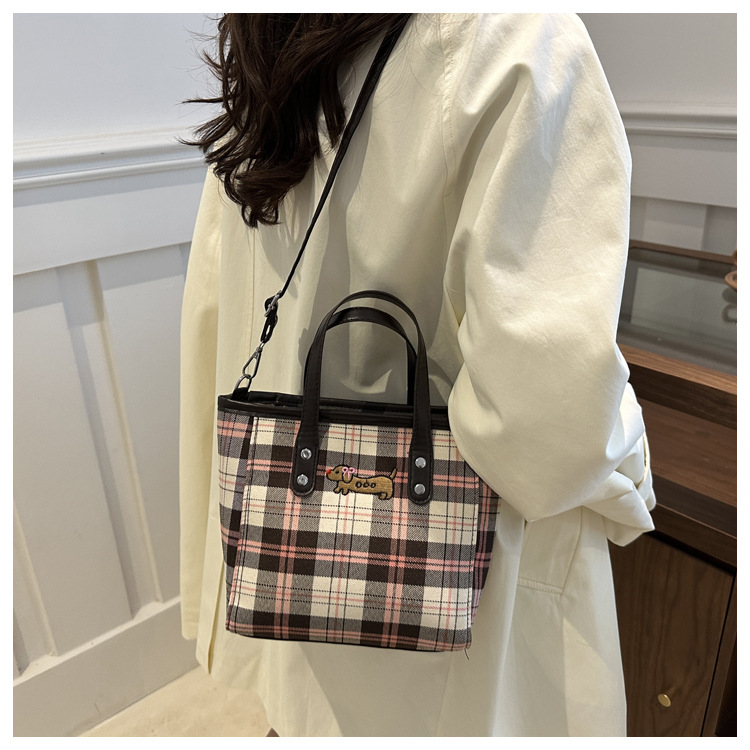 Cross-border personalized hand-carried fashionable and casual bucket bag for women, new autumn 2024 collection, contrasting color striped single-shoulder quality crossbody bag undefined