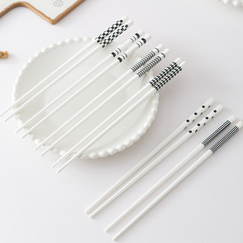 Hepburn simple ceramic chopsticks, easy to clean, high temperature resistance, healthy internet celebrity, high appearance, bone china chopsticks for home use for eating, wholesale