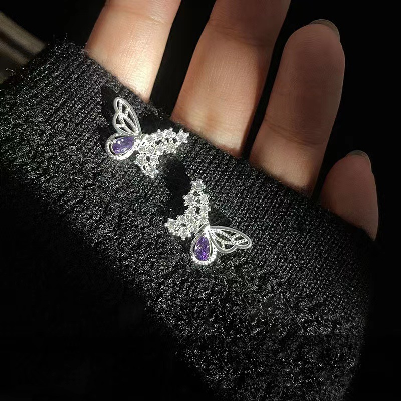 Brincos de tarracha com zircônia e pérolas para mulher elegante_voghion.com
