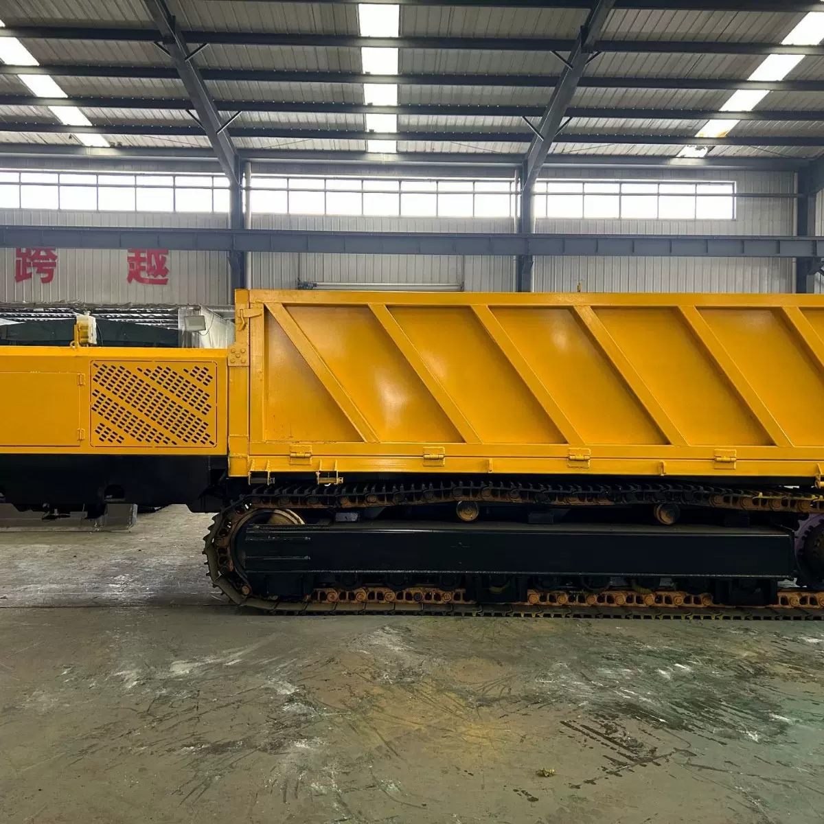 履带运输车厂家直供10吨-30吨工程矿山全地形爬山虎运输车