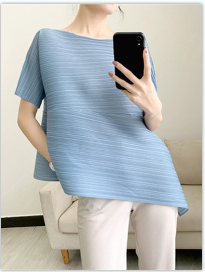 Áo ngắn tay màu xanh nước biển