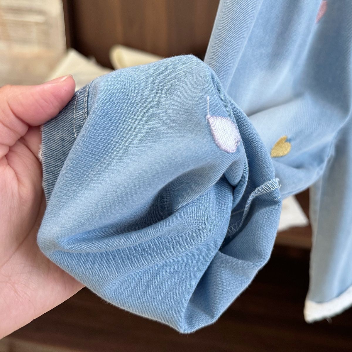 Bebé femenino fresco delgado jeans suaves bebé femenino verano nuevo estilo niña vertical recto pantalones anti-mosquitos mangas largas