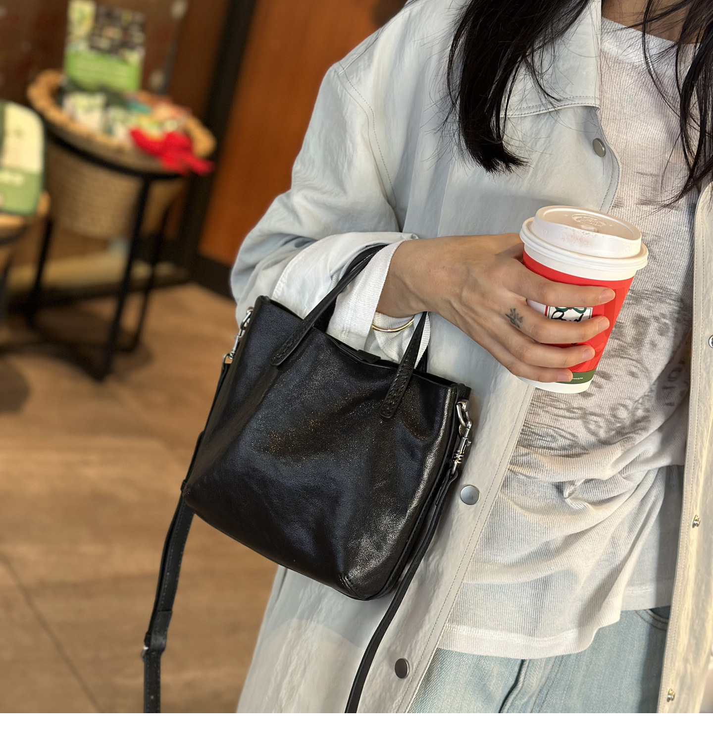 Women's Large Capacity Leather Bucket Shoulder Bag Commuter_voghion.com