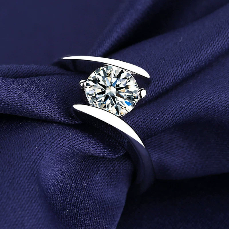 Trend accessory, wedding ring, simple and elegant design, one carat diamond