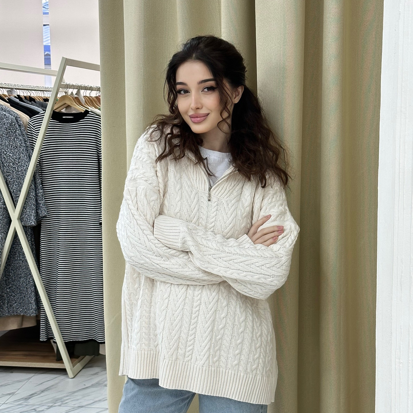 2024 otoño y invierno nuevo estilo europeo y americano Amazon transfronterizo de moda de color sólido medio cremallera cuello redondo grueso camisa de punto suelta