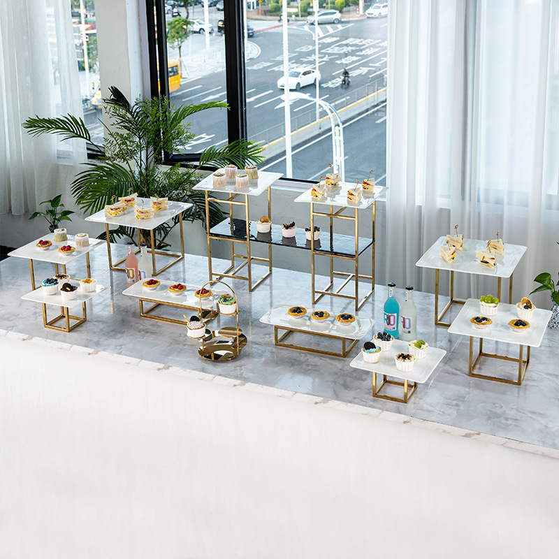 デザート台の置物展示棚の高級ケーキトレーのバイキングの午後のお茶のお菓子棚の冷たい食事の休憩台|undefined