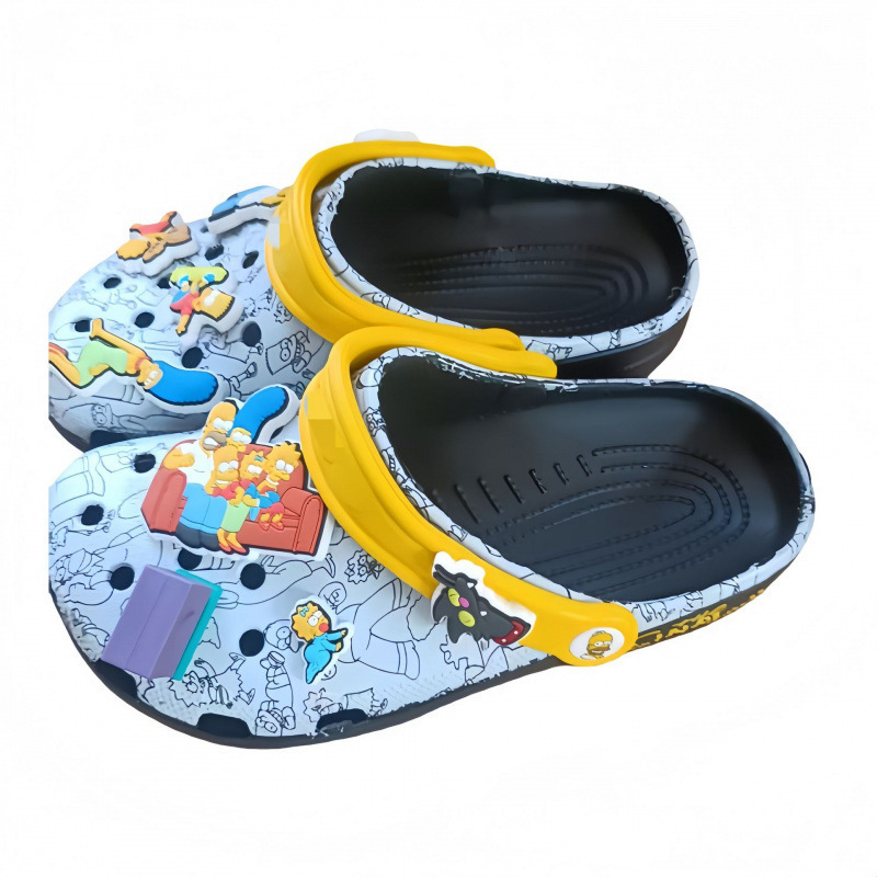 2025 verano zapatos de playa de dibujos animados Simpson un agujero de marca conjunta zapatos antideslizantes al por mayor tarjetas de hogar resistentes image 5