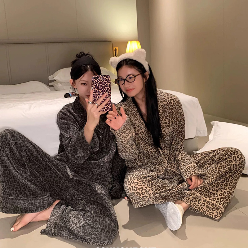Derong Pajamas Women's Autumn and Winter New Leopard Print Cardigan Lapel Thickened High-Quality Loose Couple Home Clothes Set