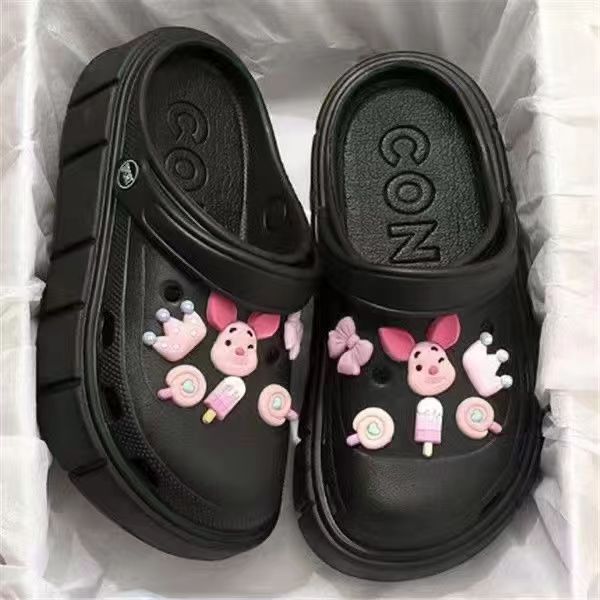 Zapatos de agujero de suela gruesa para mujer verano 2023 nueva celebridad en línea Princesa punta cerrada slip-on sandalias lindas ropa exterior para mujer