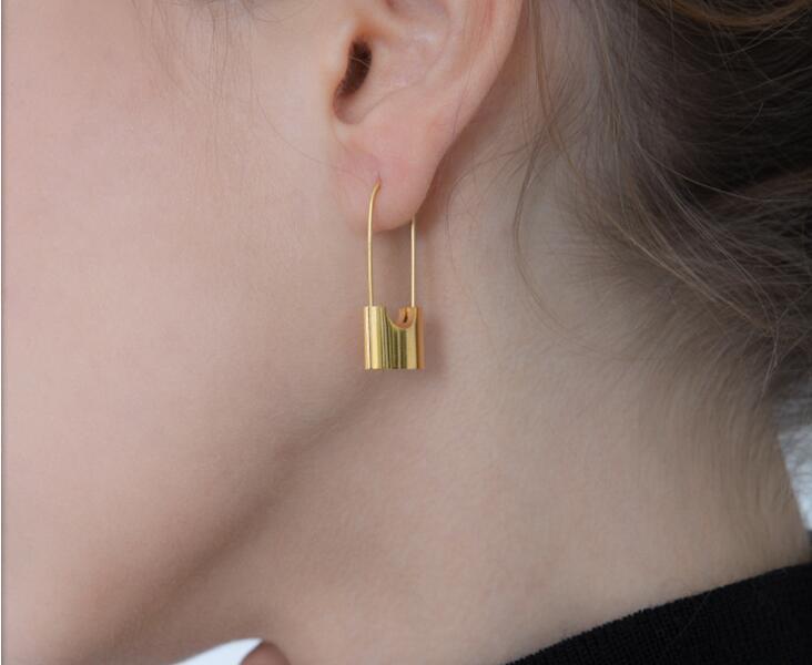 Minimalist Style Lock-shaped Long Earrings Titanium Steel 18k Gold Brooch display picture 2