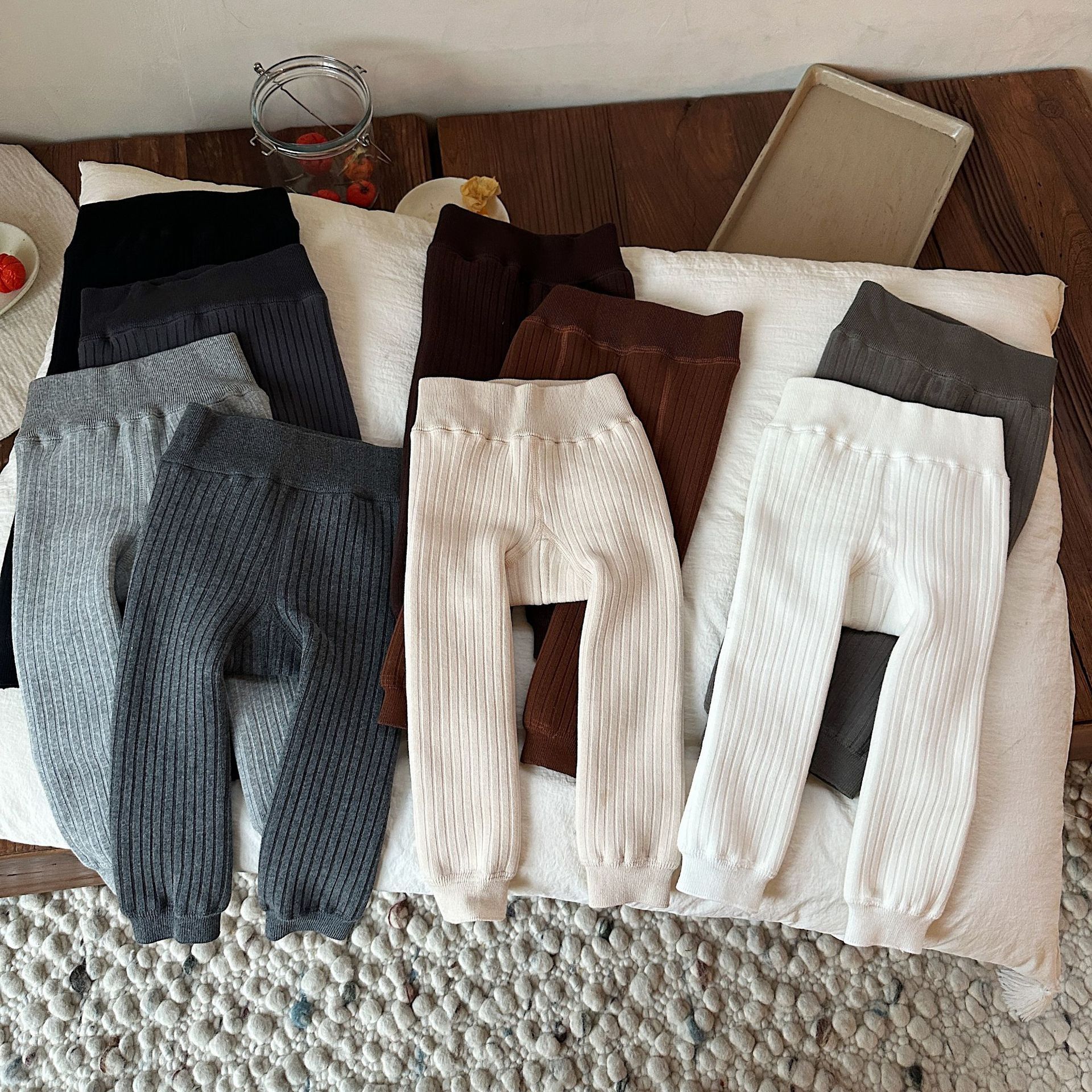 Caña de azúcar de pera ropa infantil para niñas con pantalones adicionales otoño y invierno 2025 nuevos pantalones leggings de terciopelo para niños