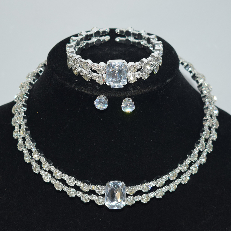 European and American Cross-Border Bridal Jewelry Double-Row Gold and Silver Choker Bracelet Earrings Three-Piece Set Rhinestone Claw Chain Jewelry Set European and American Cross-Border Bridal Jewelry Double-Row Gold and Silver Choker Bracelet Earrings Three-Piece Set Rhinestone Claw Chain Jewelry Set