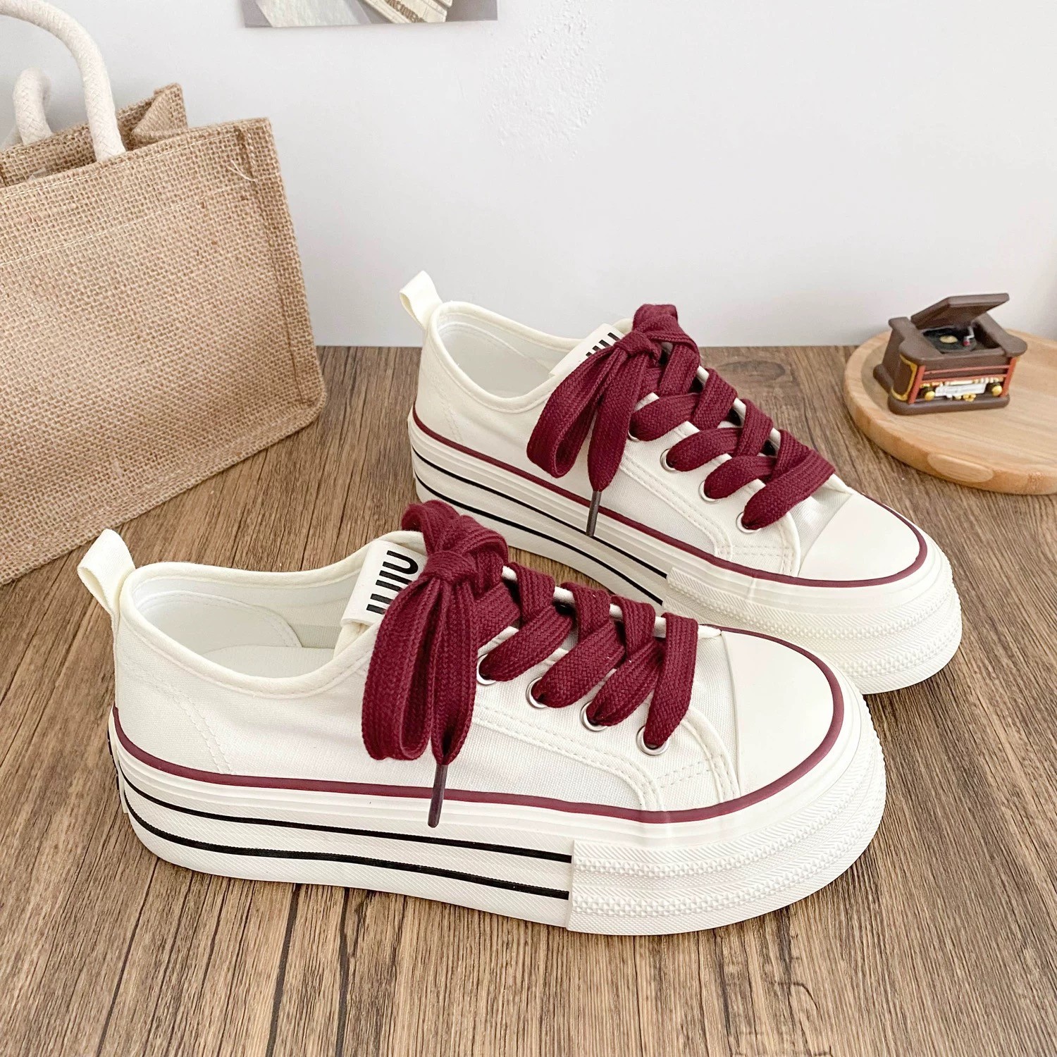 2025 otoño zapatos de lona con suela gruesa transpirables nuevos versátiles nichos casuales de alto valor de la cara de los viajeros de estilo de puerto zapatos de skate retro image 4