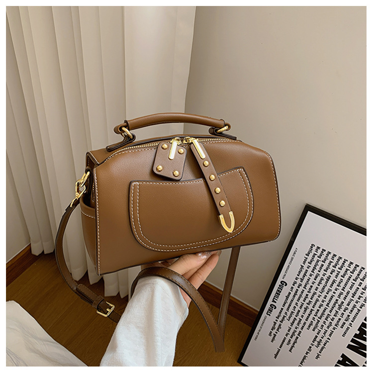 This year's popular handbag for women in 2024, new high-end color contrast single shoulder crossbody bag, stylish and_voghion.com