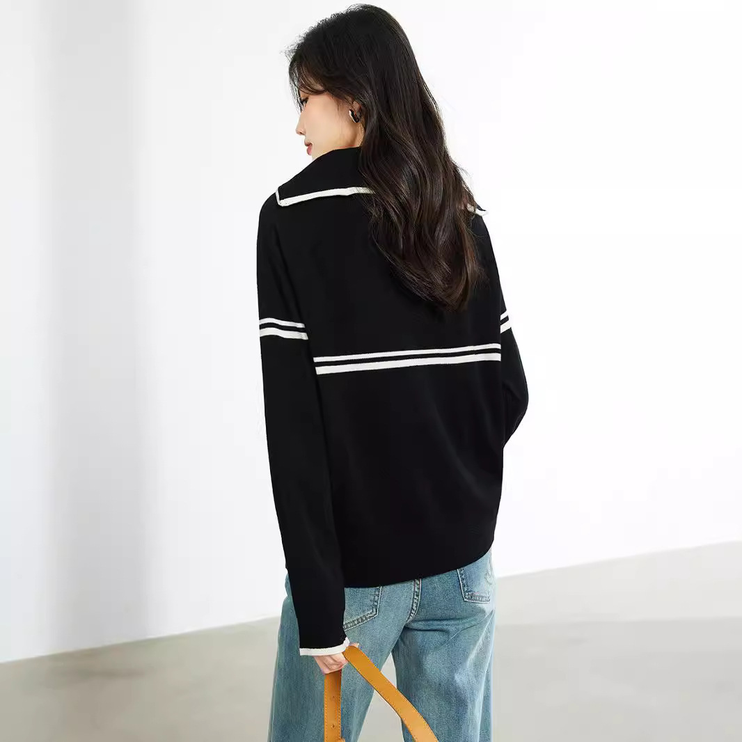 Black elegant sweater with zipper