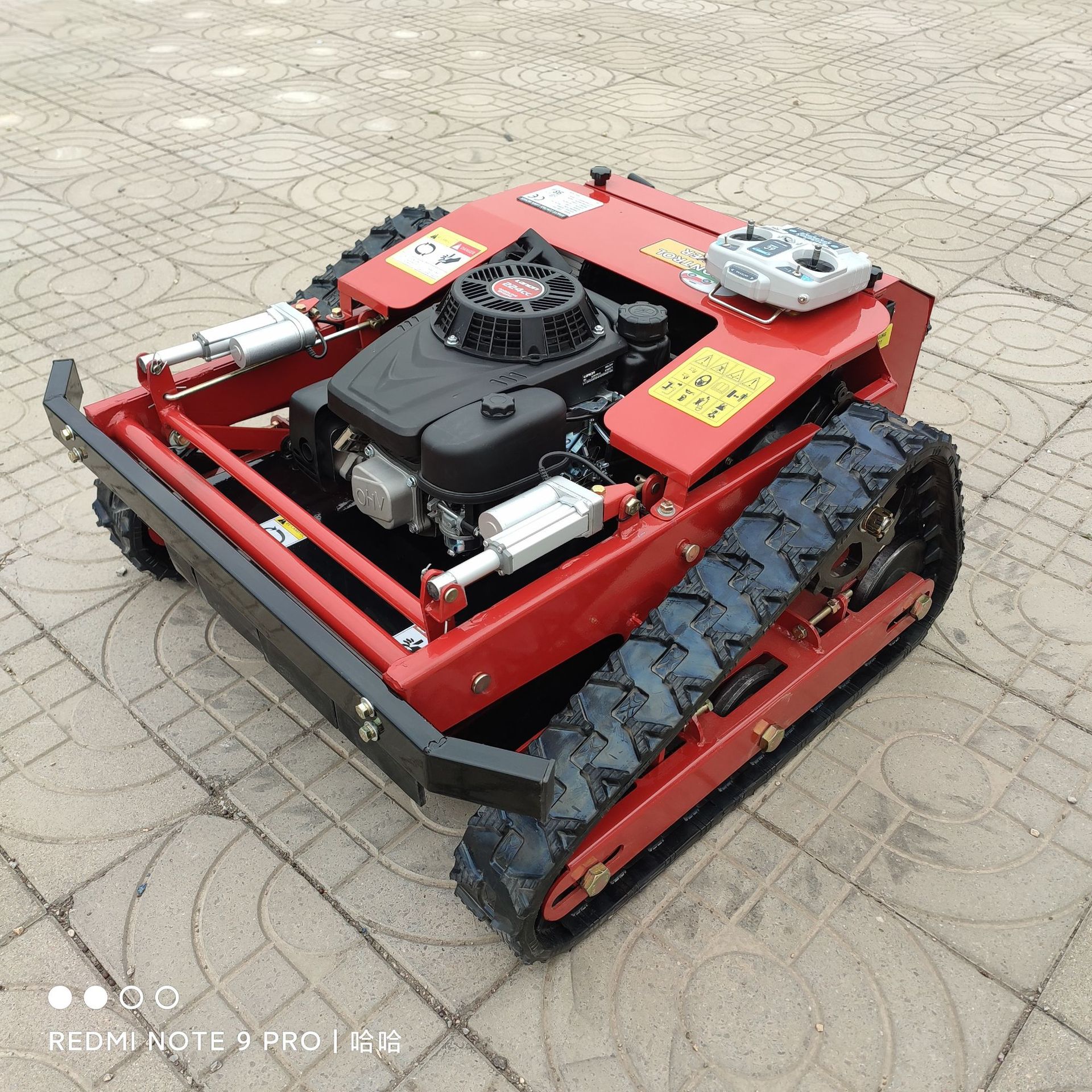 履带式遥控割草机 果园自走式碎草机 山坡杂自走式小型草割草机