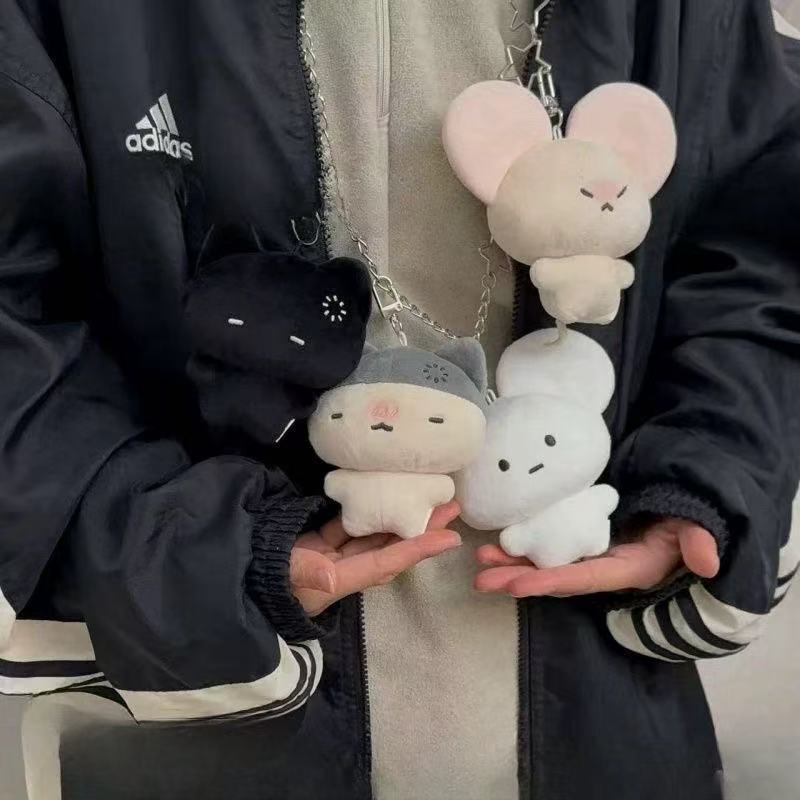 泣きました。超萌は子猫のペンダントを載せています。|undefined