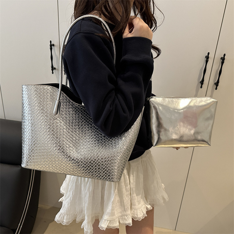 クロスボーダーの新しいファッショナブルな織り大容量レディーストートバッグ、高品質で雰囲気のあるポータブルショルダーバッグ、サブマザーバッグ|undefined