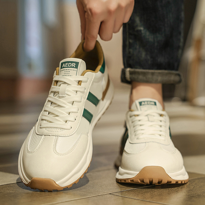 Zapatos de hombre otoño 2025 nuevos zapatos de moda de hombre con suela suave, estilo de colegial, zapatos blancos de moda casuales
