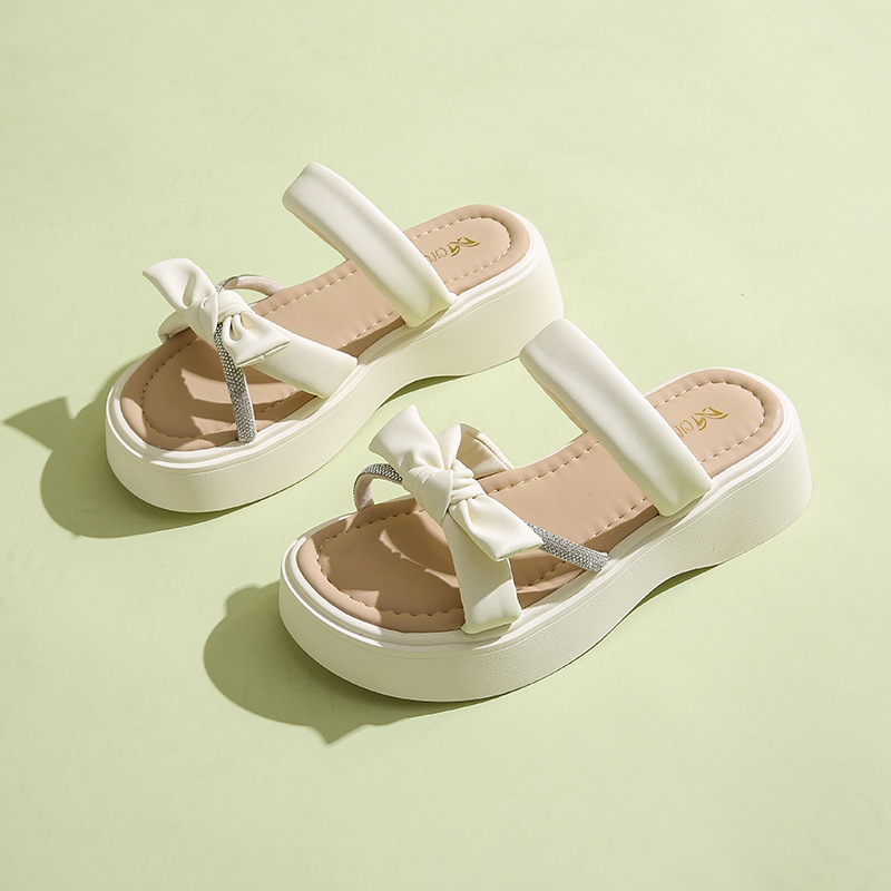 0519 Pantoufles d'extérieur pour femmes, collection printemps 2025, sandales de plage tendance à semelles épaisses, parfaites avec des robes_voghion.com