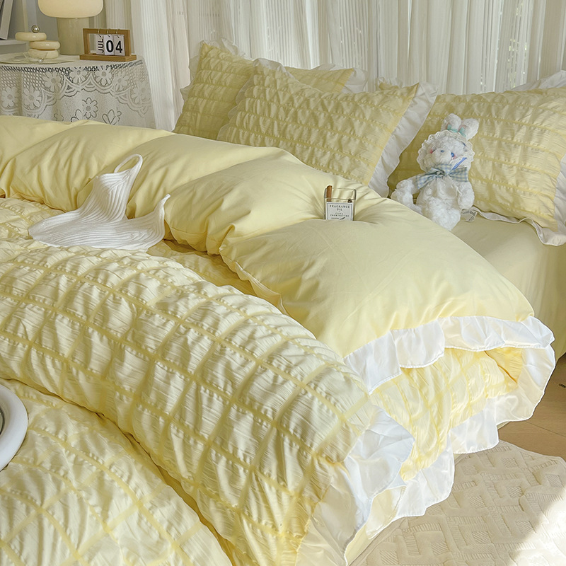 Seersucker Lace Four-piece Bedding Set With Solid Colour Heart Motif_voghion.com