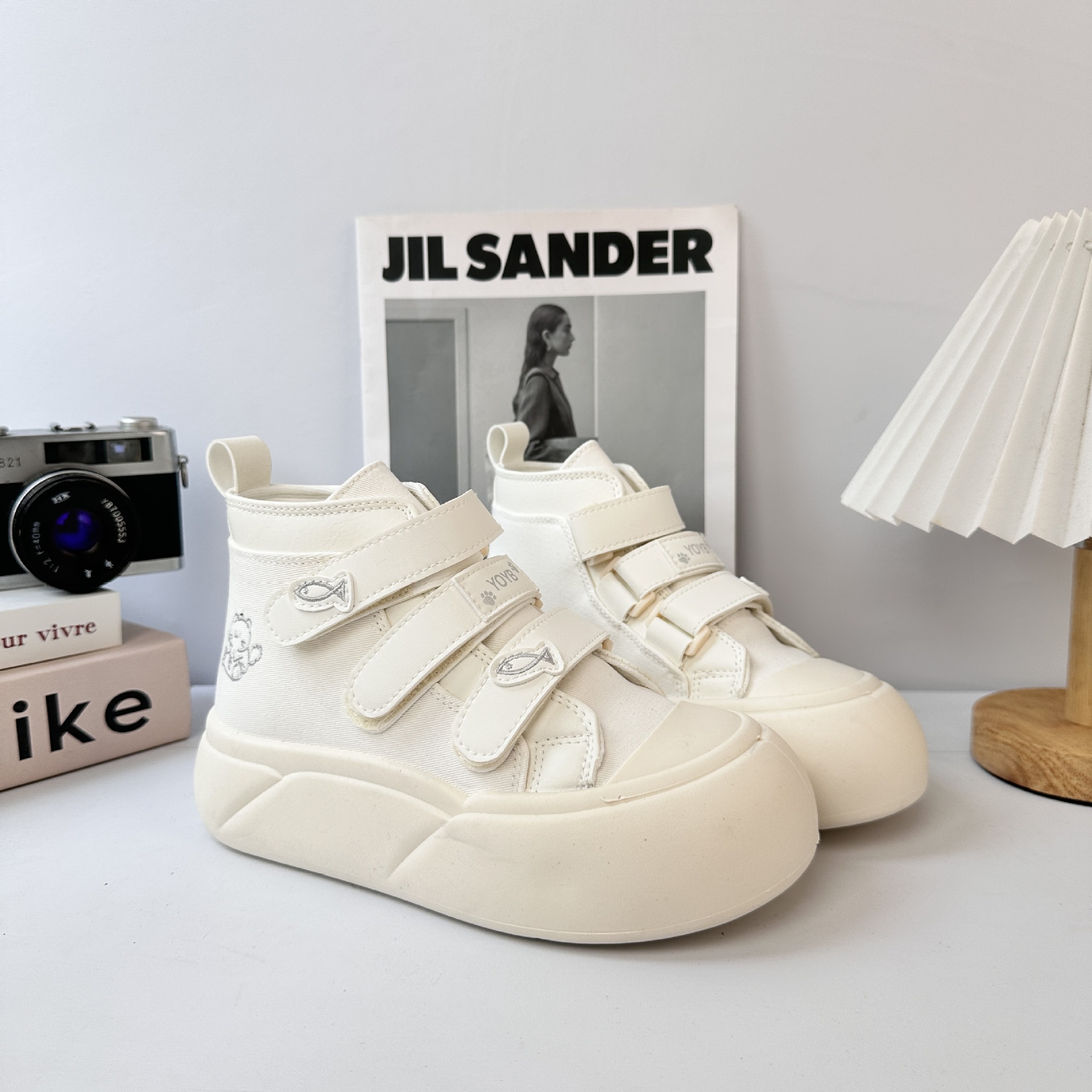 Zapatos de lona de ondas extendidas para estudiantes 2025 zapatos gigantes con una falda de altura de suela gruesa pequeña generación