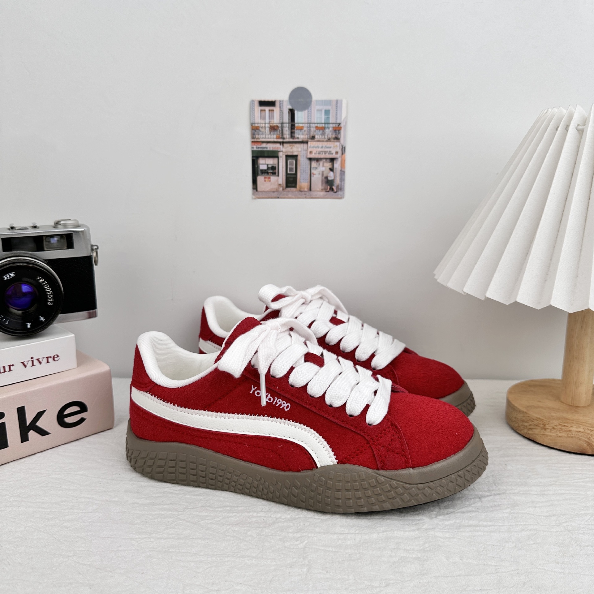 Yuanbo coreano zapatos de skate casuales para mujeres 2025 nuevos zapatos blancos de suela gruesa de moda versátil zapatos de pan de nicho