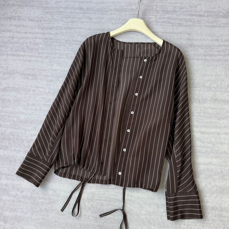 Romantic yet Unpretentious, Crepe De Chine Silk! Women's Round-Neck Shell-Buttoned Lightweight Loose-Fitting Drapey Mulberry Silk Jacket Romantic yet Unpretentious, Crepe De Chine Silk! Women's Round-Neck Shell-Buttoned Lightweight Loose-Fitting Drapey Mulberry Silk Jacket