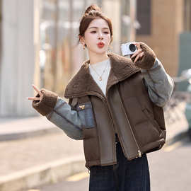 2026新款牛仔拼接羊羔毛翻领羽绒服女短款保暖白鸭绒外套可翻立领