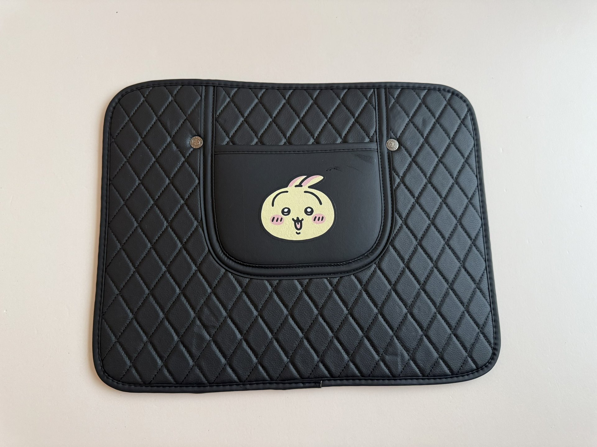 Car seat back anti-kick pad for children, rear seat anti-kick pad, Chiikawa cartoon cute Usagi seat anti-stain pad