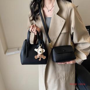 Autumn and Winter Sense Crosbody Bag Xiaozhong New Arrival 2023 Fashion Bag Carrying High-Level Simple Bucket Bag Single Shoulder Hand Retro Women