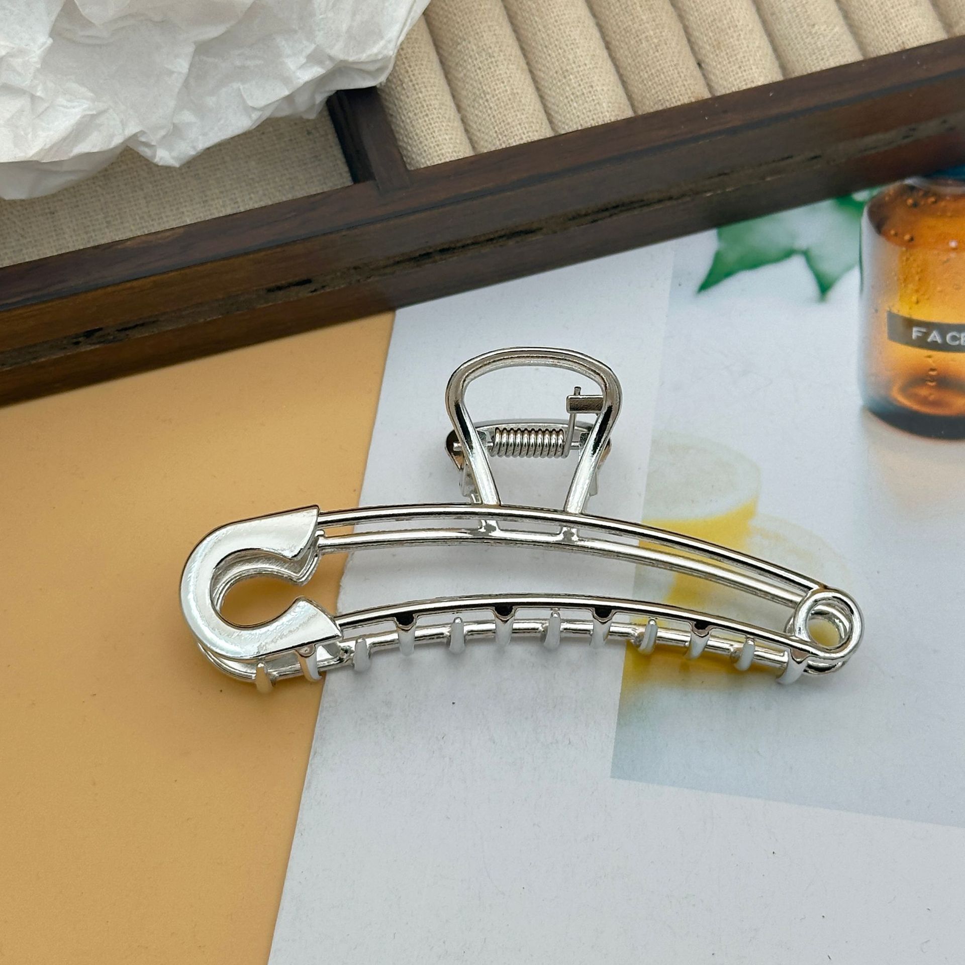 33g Weight Hair Claws Hair Accessories Type 1 Piece Quantity Holiday, Daily Occasion Zinc alloy Material Solid Color Pattern All Seasons Season Women's Gender Plating Design Vacation, Classic Style Style Vacation Classic Style Women's Solid Color Zinc Alloy Plating Hair Claws 9