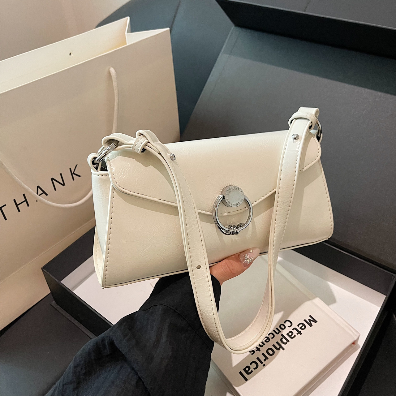 Die beliebte kleine quadratische High-End-Mode-Sticktasche aus Ölwachsleder dieses Jahres, einfache Umhängetasche mit einer Schulter_voghion.com